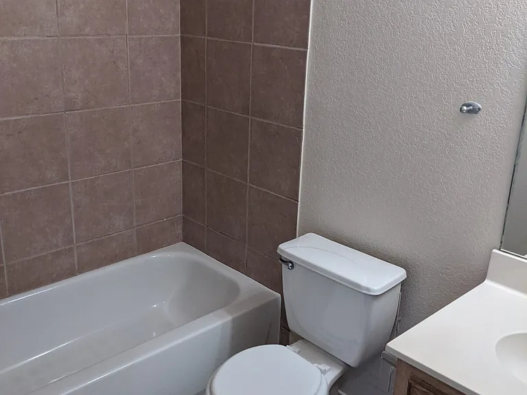 1102 Nicholas Cir #A — Photo 6