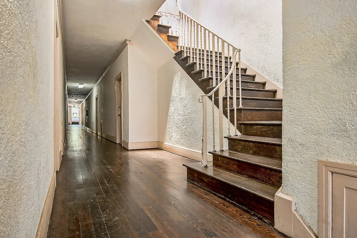 Building Photo - 415 S. Westlake Avenue