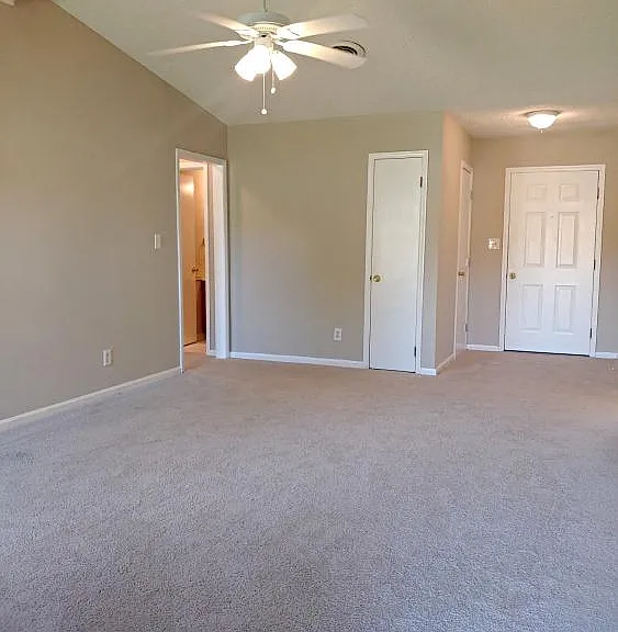 102 Pelham Dr — Photo 7