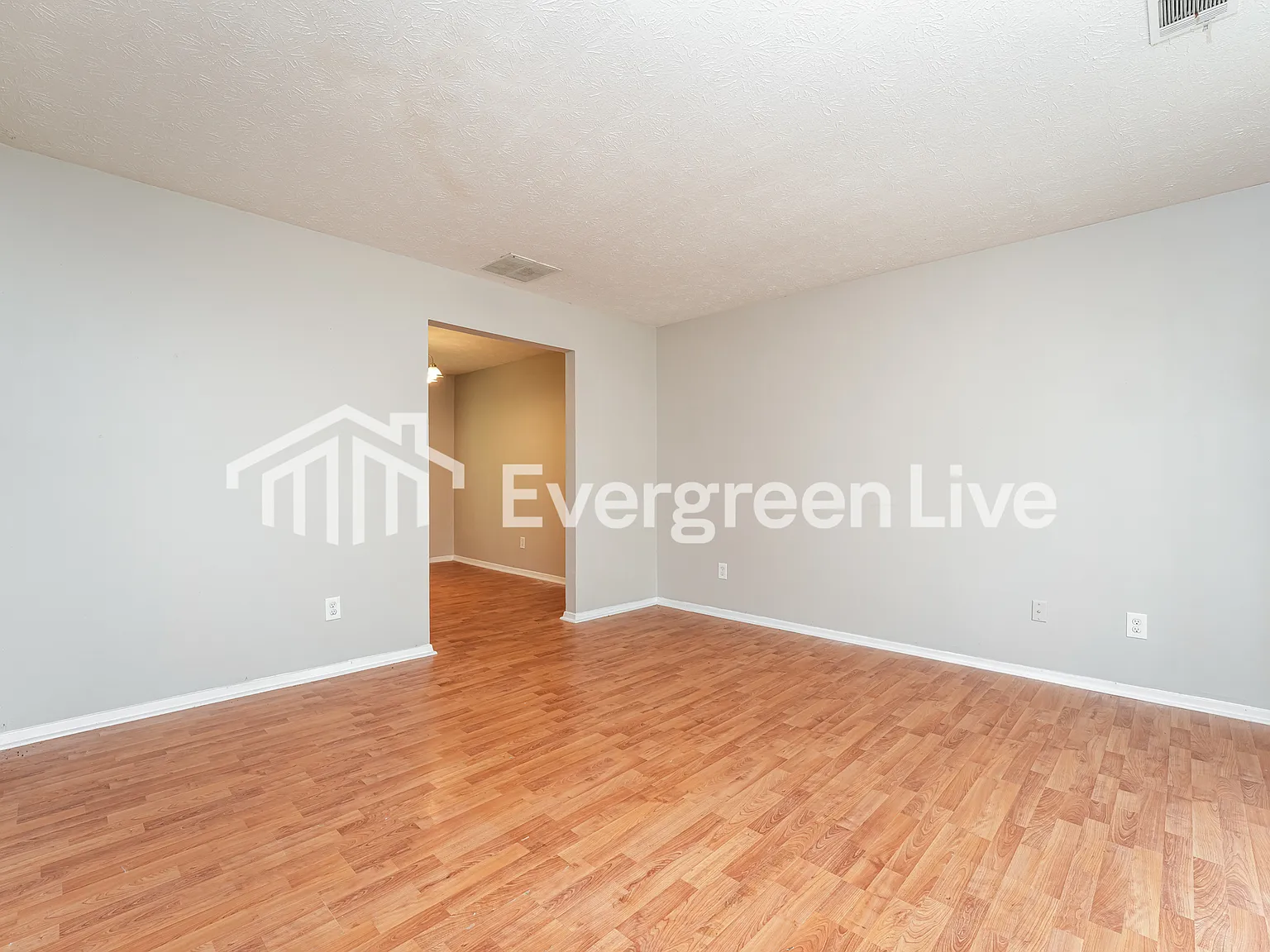 3 bed, 2.5 bath, 1524 sqft, $1,545 — Photo 2