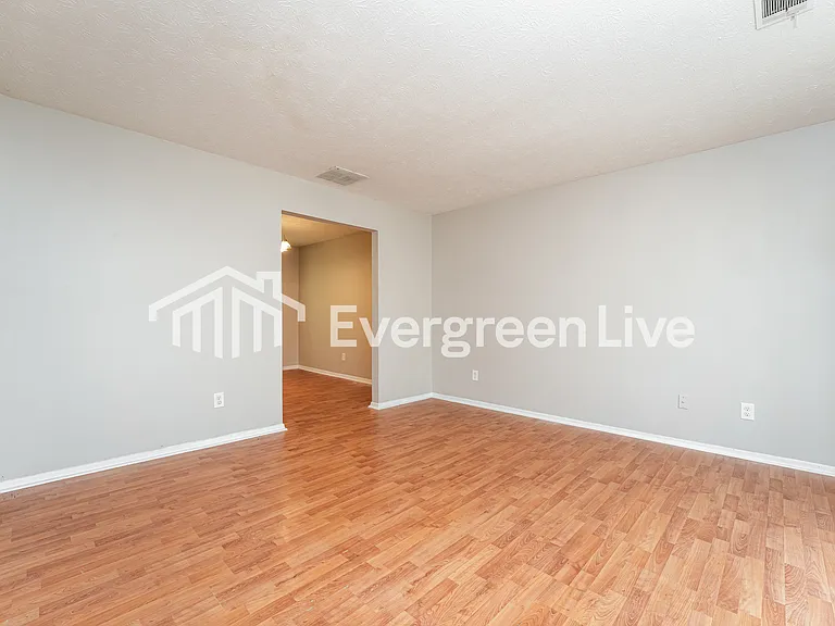 1312 Mill Lake Cir — Photo 2