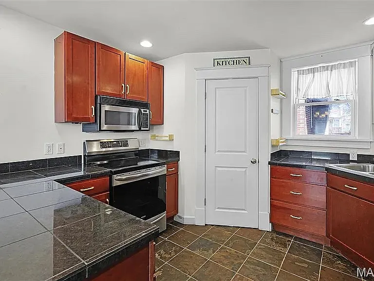 2326 Bellevue Ave — Photo 5