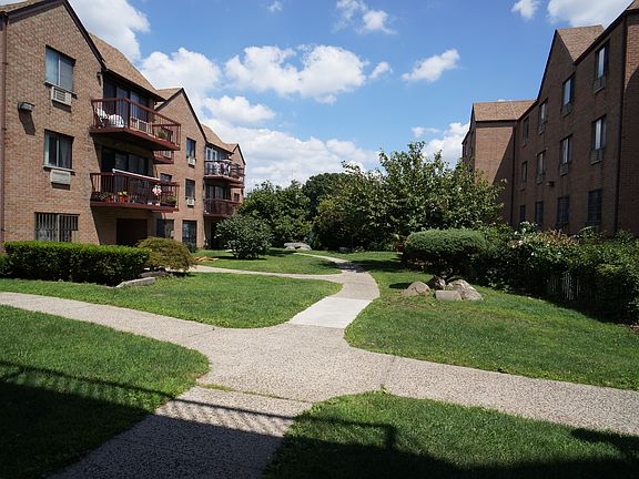 5th image of 9407 46th Ave APT 3