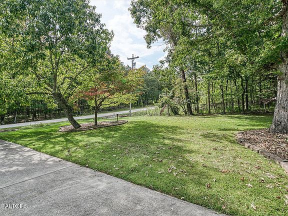 3rd image of 138 Baltusrol Rd