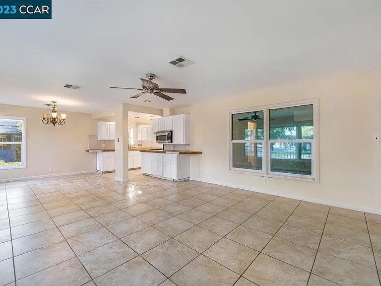 1502 Oakwood Dr — Photo 11