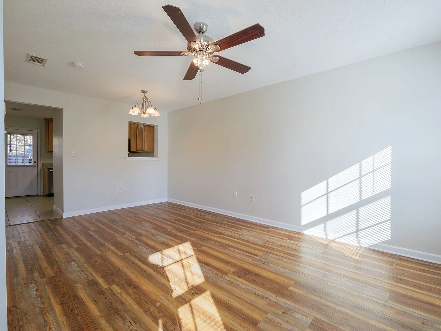 Beautiful 2bedroom 2.5 bath Townhome — Photo 4