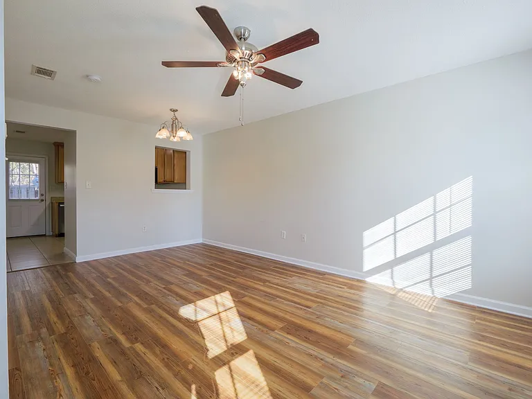 Beautiful 2bedroom 2.5 bath Townhome — Photo 4