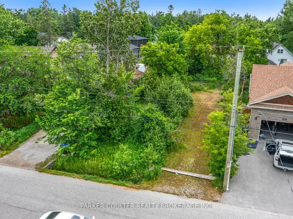 732 Chestnut St, Innisfil, ON L9S 2H8