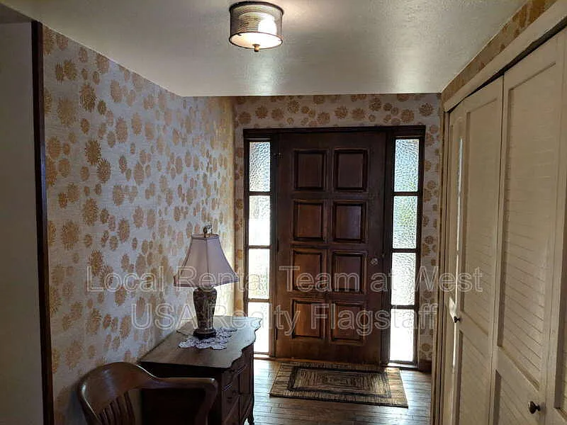 4 bed, 2.0 bath, 1810 sqft, $3,000 — Photo 2
