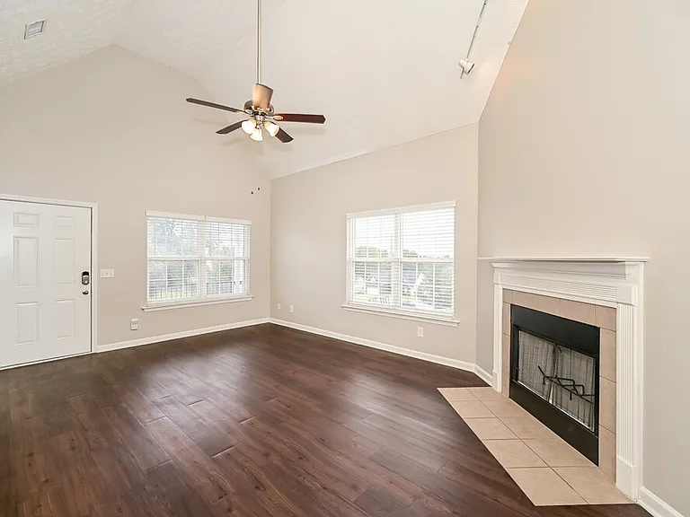 1903 Champlain Dr — Photo 5