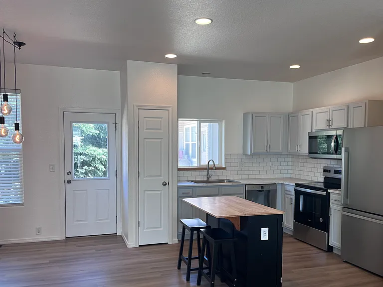 7350 Countryside Grv — Photo 3