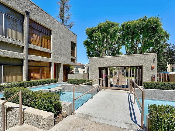 5th image of 484 E California Blvd APT 25