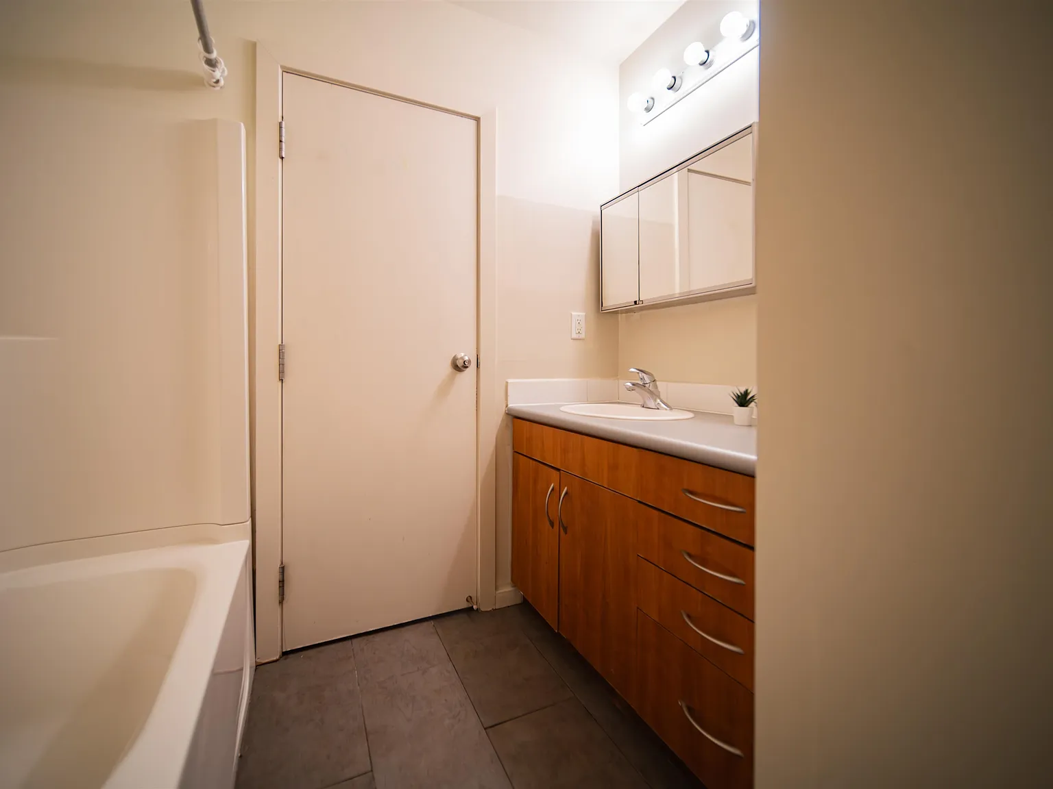2 bed, 614 sqft, $3,200 — Photo 2