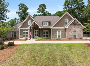 12 Pinehills Ct, Hattiesburg, MS 39402