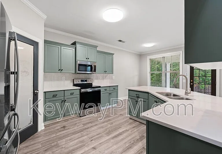 336 Amersham Way — Photo 7