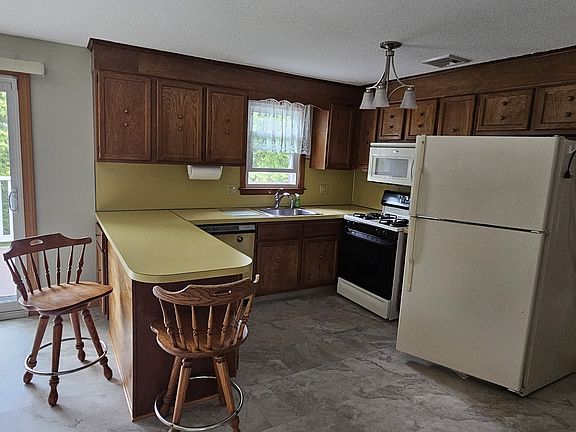 4th image of 14 Cadwell Ct #2