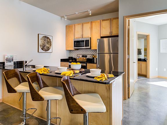 2nd image of 2428 Delaware St SE #2B-2Ba-803Sqft