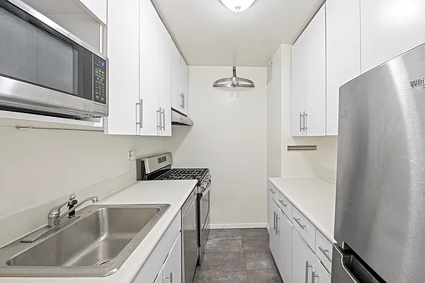 Rented by Douglas Elliman | media 7