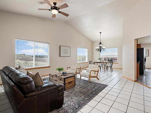 5th image of 1937 Mountain View Dr