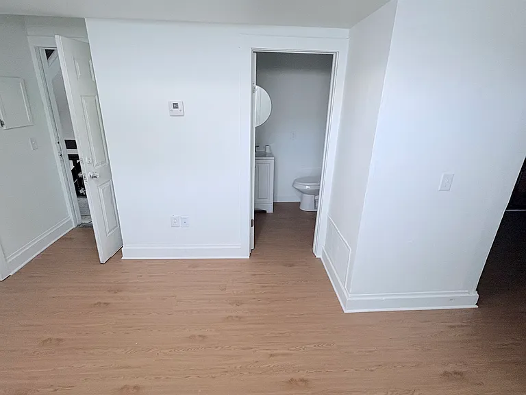 82 Malden St #2R — Photo 6