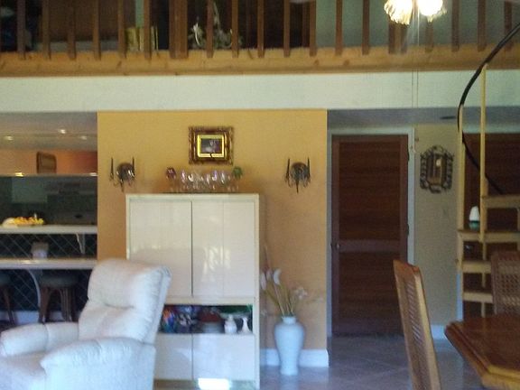 5th image of 3556 Camelot Dr