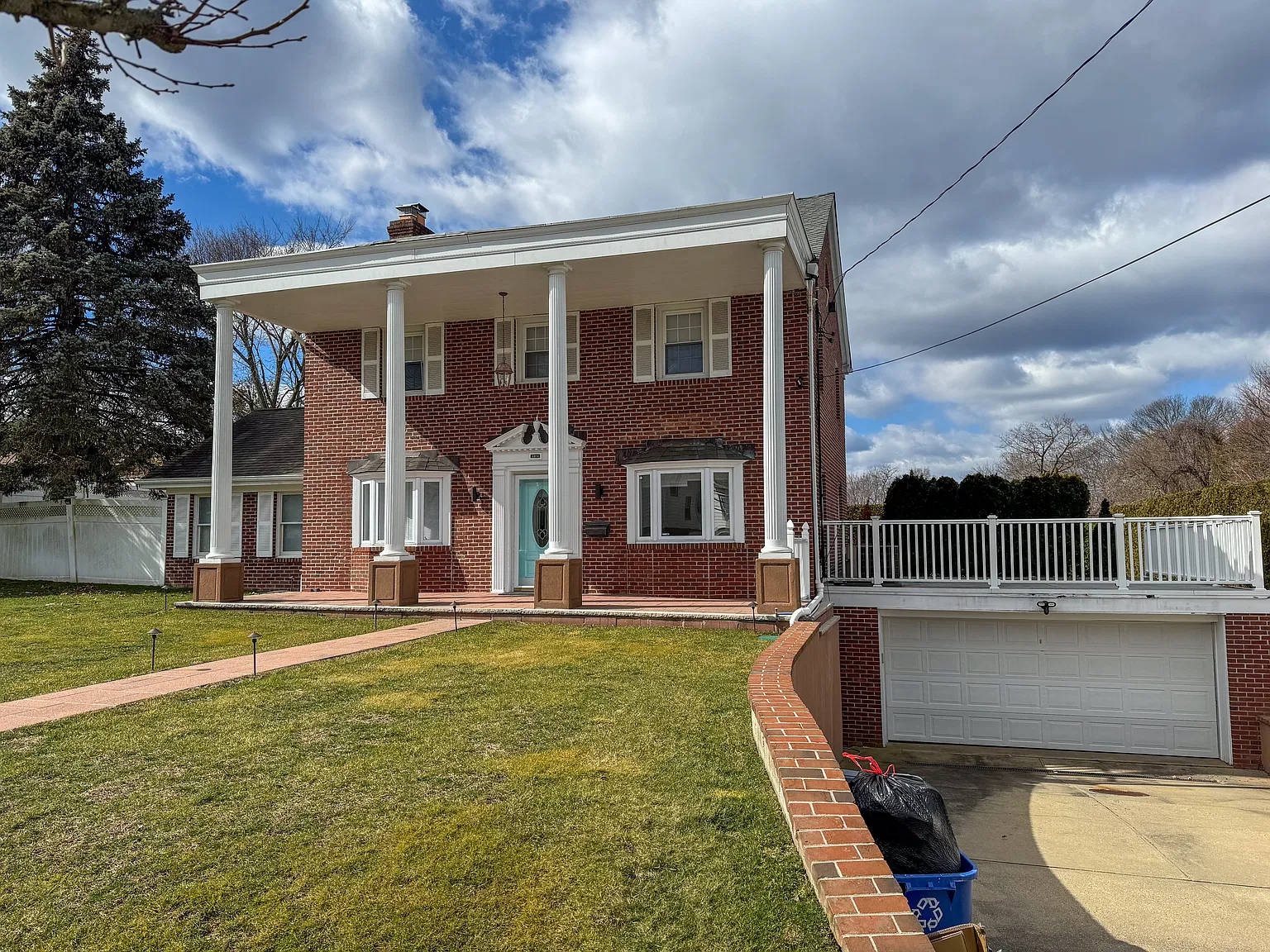 3 bed, 1945 sqft, $5,750 — Photo 1