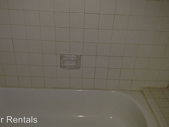 5th image of 3928 Scott St