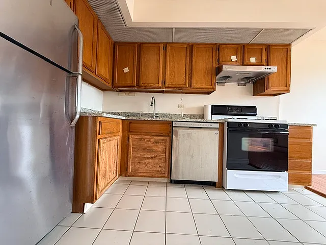 36-25 Union St #5D — Photo 1