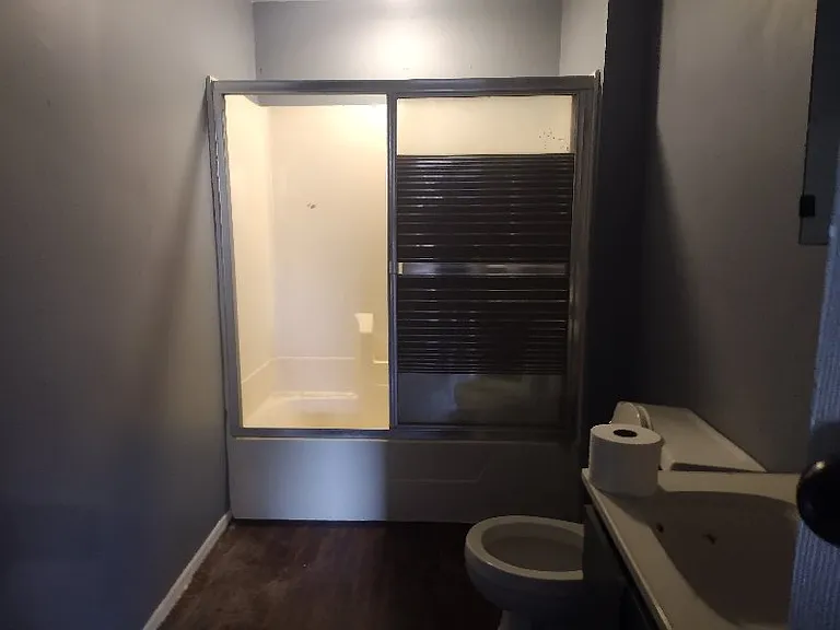 2400 Sycamore St — Photo 5