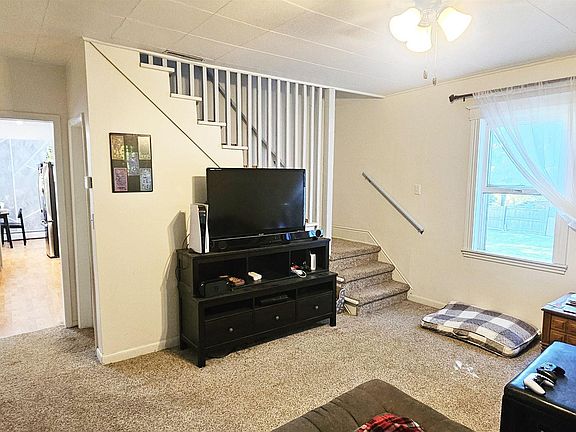 5th image of 52082 E Ave