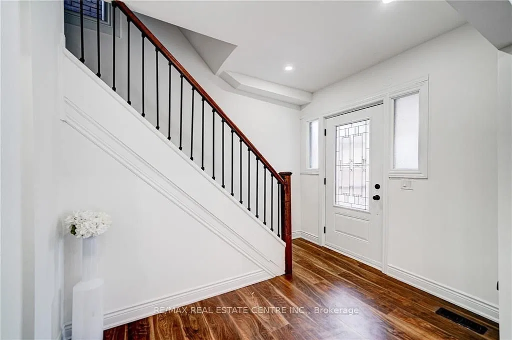 5 bed, $3,200 — Photo 2