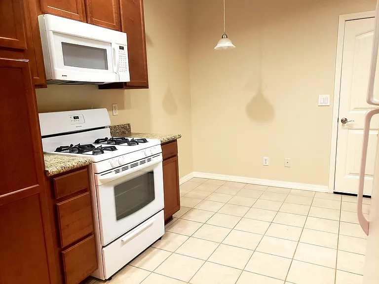 619 Hummel Village Ct #622B — Photo 9