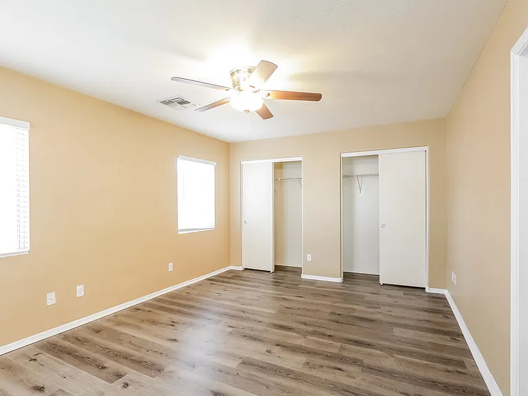 16224 W Pioneer St — Photo 9