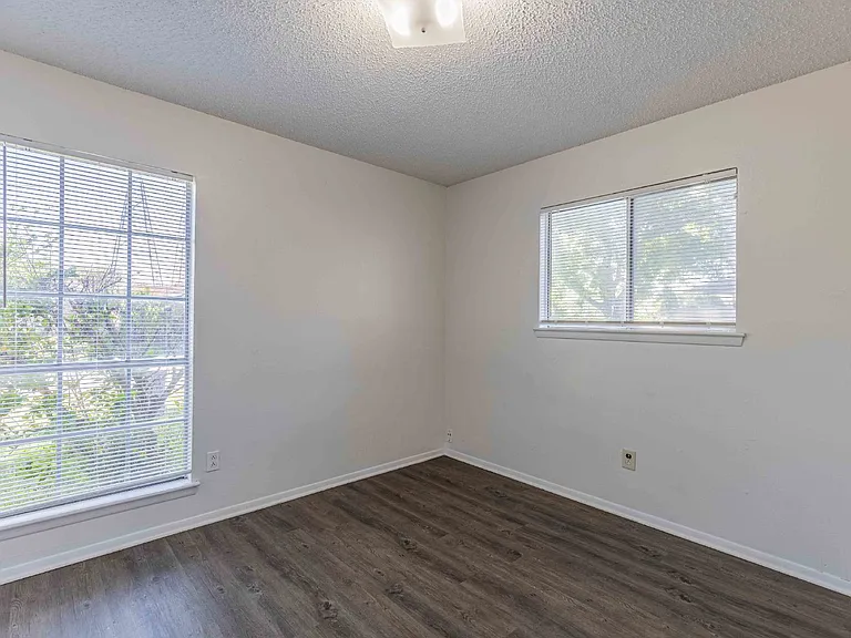4910 Tennyson Dr — Photo 21