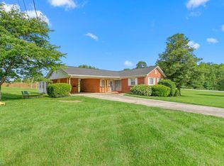 415 Crestview Dr, Thomasville, NC 27360