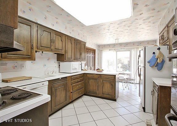3rd image of 9011 Kolmar Ave