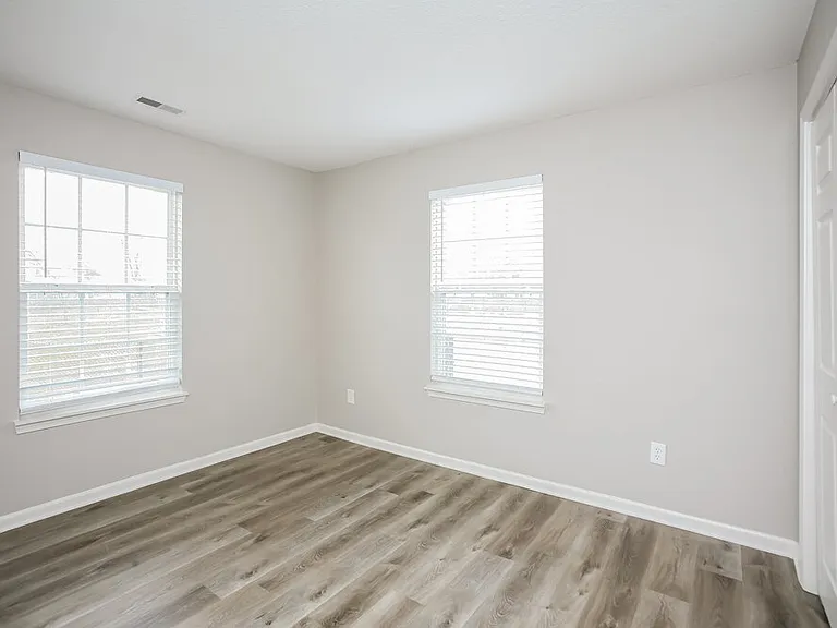 221 Pennwood Ln — Photo 12