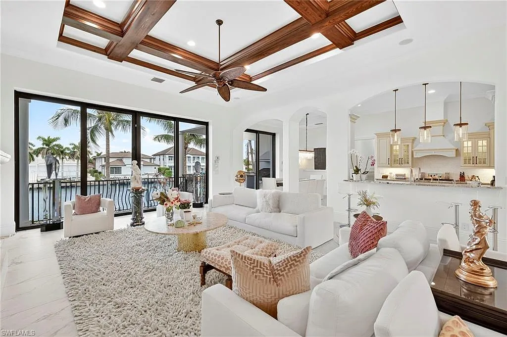 5 bed, 4.5 bath, 4815 sqft, $30,000 — Photo 4