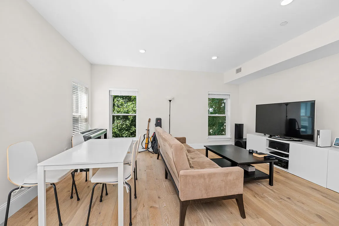 2 bed, 1111 sqft, $4,350 — Photo 4