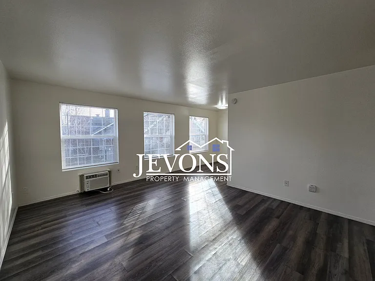 311 N 6th St #6 — Photo 5