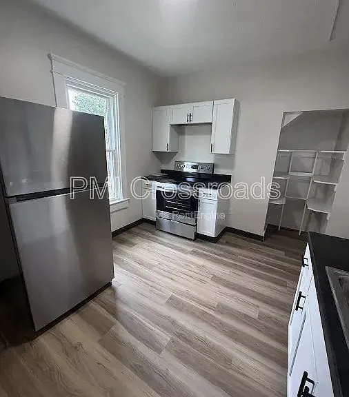 470 Sumner St #1 — Photo 2