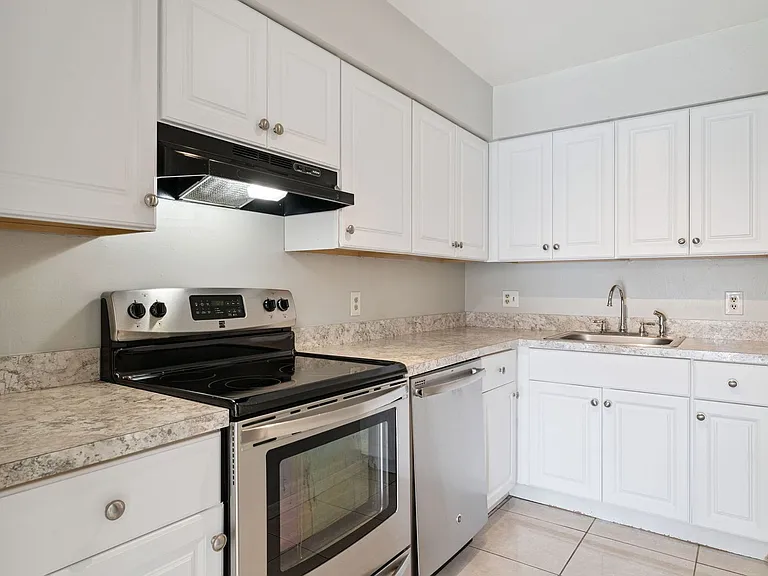 535 Verbena Ct — Photo 5