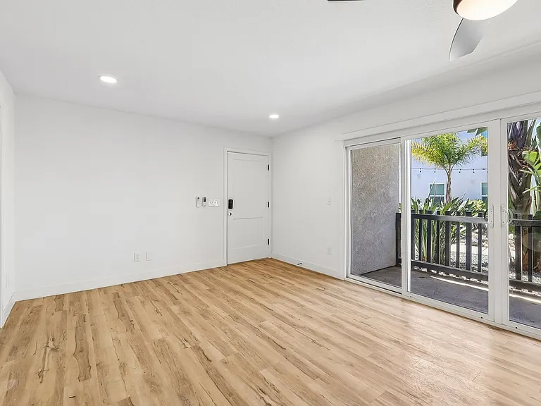 The Crest |NEWLY Renovated Studios, Lofts, 1, 2 & 3 Bedroom Homes Near the Beach — Photo 104