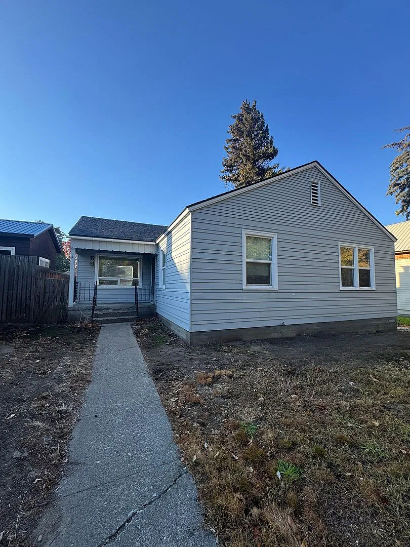 Charming 3 Bedroom Home with Detached Garage — Photo 1