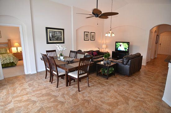 LP4P807HP-living-area