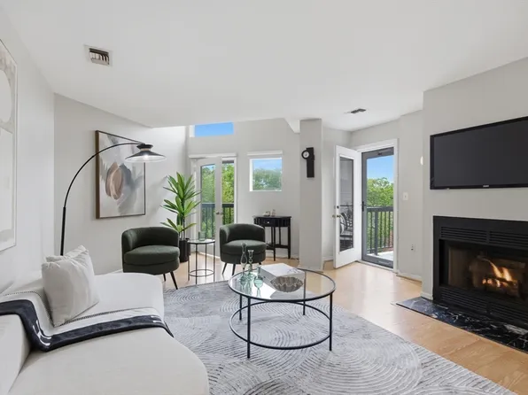 97 Anderer Ln APT 304, West Roxbury, MA 02132