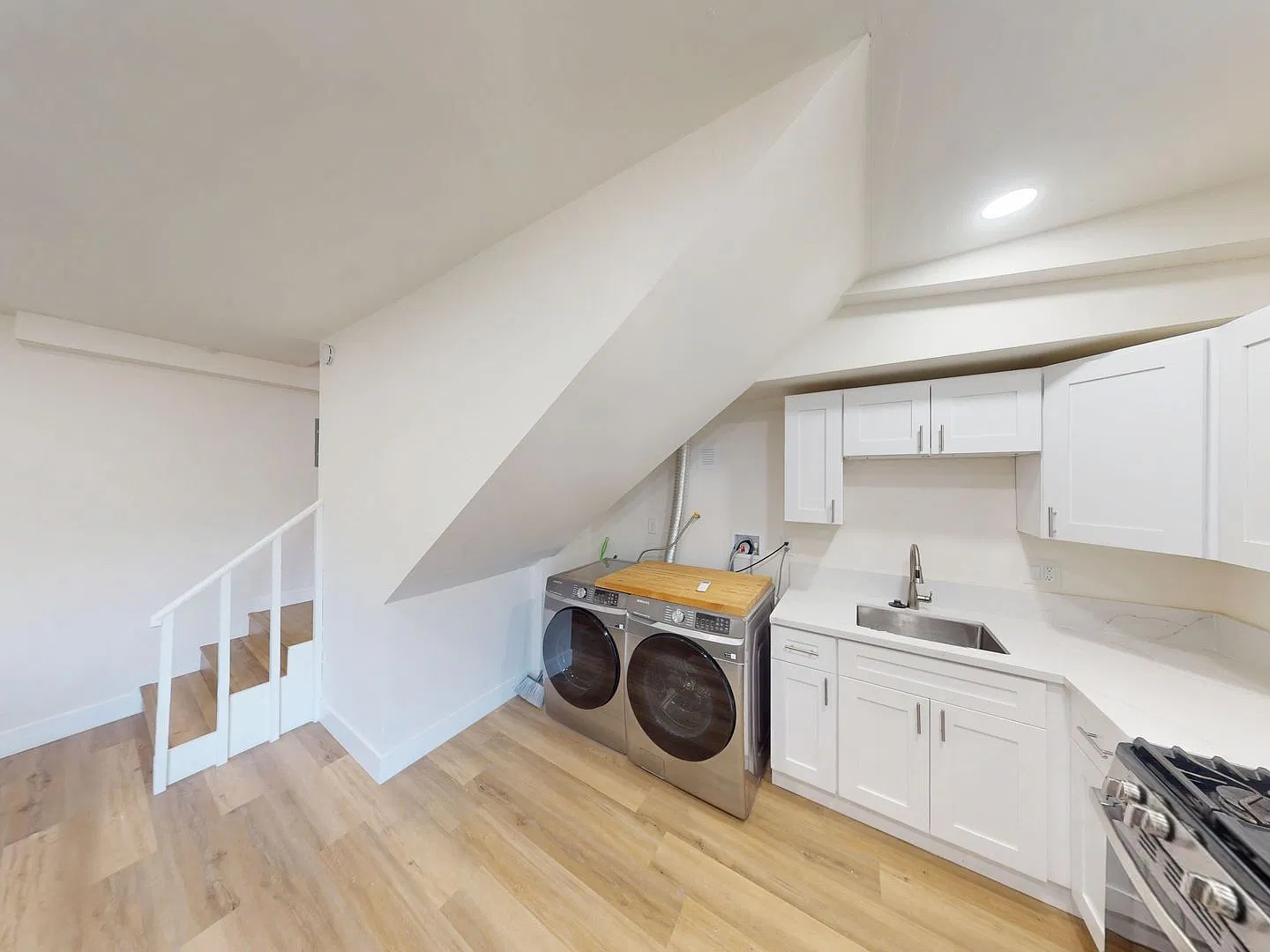 Cozy 2BD / 1BA Private Unit!! — Photo 3
