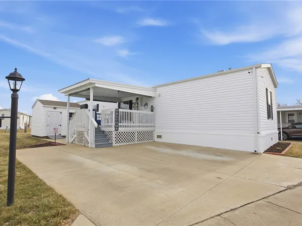 812 N 8th St Trlr 64, Mattoon, IL 61938