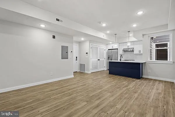 2 bed, 1.0 bath, 725 sqft, $1,800 — Photo 2