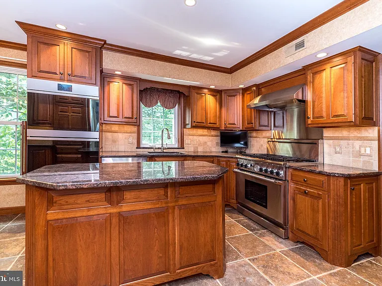 100 Live Oak Dr — Photo 20